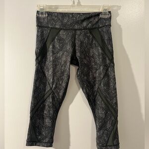 Lululemon Olive Green Leaf Print Cropped Leggings